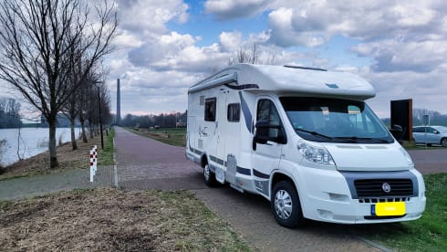 Vakantiehuisje op wielen – Schicker 4-Personen-Camper McLouis
