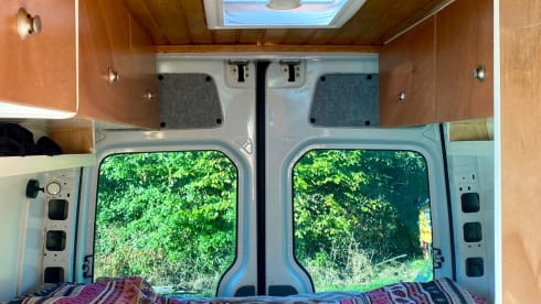 Meddy – 2 persoons ruime Mercedes bus 2009