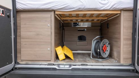 CampChamp – Brand new Campervan from 2024 with Skyloft, air conditioning and much more!
