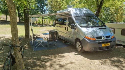 Compact but very complete camper bus 2 persons