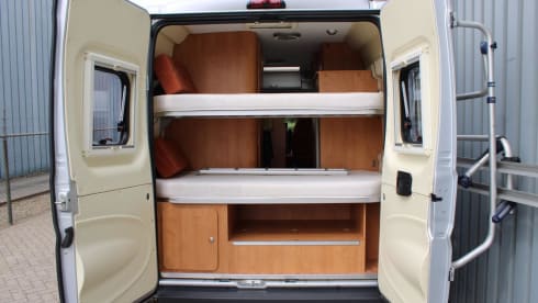 Blue Bird – Four-person EuraMobil Bus Camper