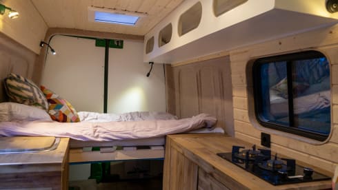 Drommedaris – 2p Land Rover defender 110 met rooftop uit 1985