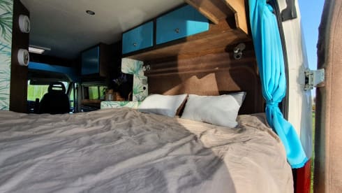 Cozy, very complete bus camper