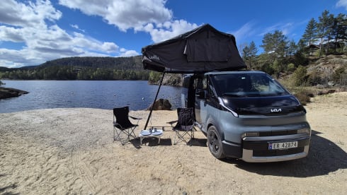Pia – Camper elettrico Kia PV 5 per 2 persone