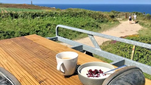 Leah – Beautifully converted wooden interior camper 