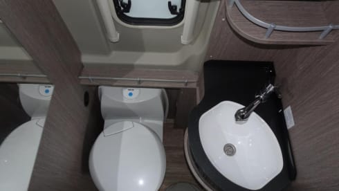 Luxury Pössl bus camper 640 with length beds