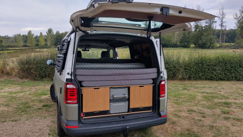 Castaway – Volkswagen Castaway Costa Petrol