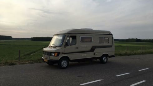 Sjaak  – 2p Mercedes-Benz bus oldtimer from 1979