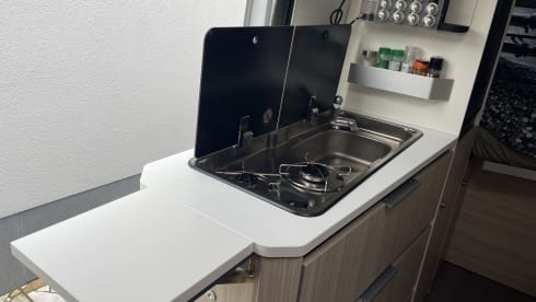 Kneusje – 2p Adria Mobil bus uit 2022