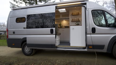 Maison Bohème – Luxe off-grid boutique camper | Citroën Jumper 2017 | Vast bed