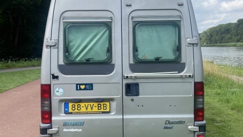 Albano – 2p Fiat campervan uit 2001