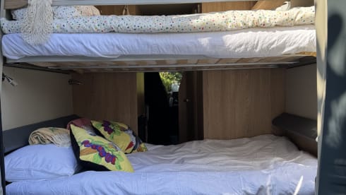 Arkoo – Year-round, off grid, 4/2 berth home from home