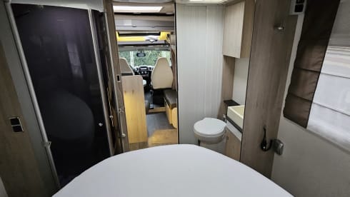 Challenger – Comfortable semi-integrated with large queen bed and lots of light