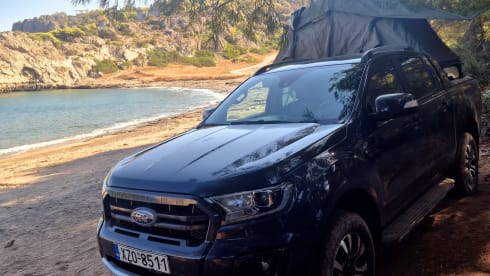 FORD RANGER 2 ROOFTOP TENT – Ford Ranger Wildtrack Auto (2 roof-top tents, ideal for up to 5 people)