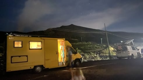 Frenkie de Postkoffer – Luxe DHL camper 