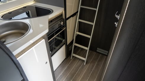 UYE – Automatic 4 Berth Fixed Bed 2024 Motorhome