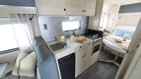 PVU – Autotrail semi-geïntegreerd met 4 slaapplaatsen vanaf 2026