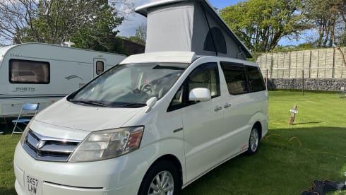 Hybrid – Compact Hybrid Family camper