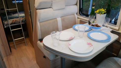 Dreamer D55 6 mtr, 4 sleeping 4 seats, bunk bed, 6 mtr.