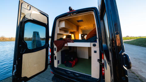 Unbound – Camping-car Mercedes 2p (automatique)