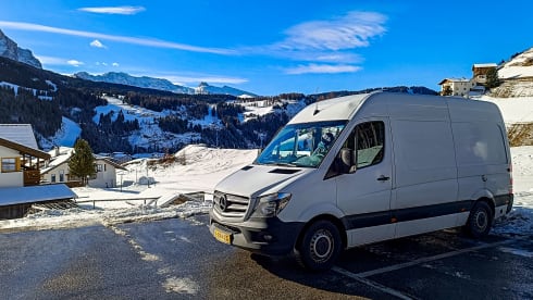 Very complete MB Sprinter 2p off-grid 