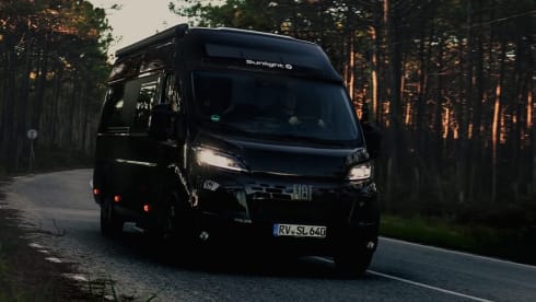 The Adventure Van – Sunlight Adventure 6.40 NOUVEAU (mai 2026) Camping-car, porte-vélos, panneau solaire 