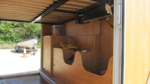 Albert – Chausson Welcome Wohnmobil mit 4 Schlafplätzen und großer Garage mit Verriegelung