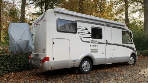 Hymer – Recent well equipped integral mobile home