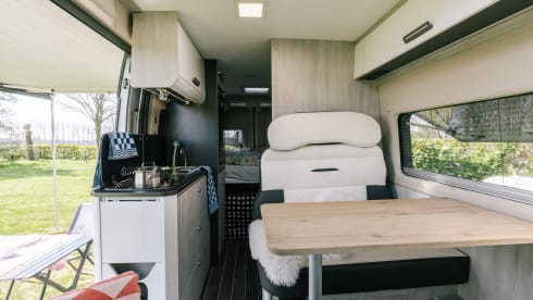 Jackie's hut – Beautiful Peugot Camperbus, 150 HP