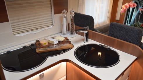 10 LMC T732 – Camper (2020) manual for 2 people