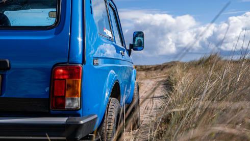 Pjotr – Lada Niva 4x4 met daktent