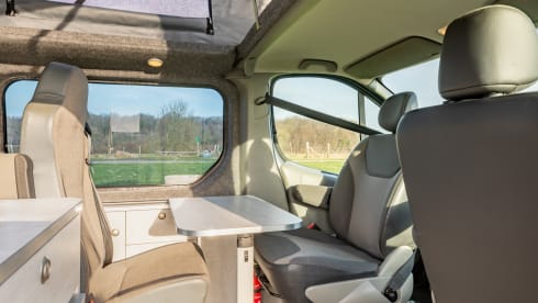 Roza – 4p Renault Camperbus from 2011 - suitable for almost any adventure!