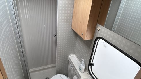 BeeHappy Motorhome Hire 🐝 – Beautiful 4 berth motorhome perfect for a couple or small family. 