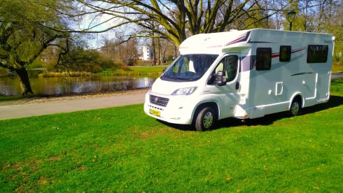 Merry Mary – Spacious Rimor 98p 2019 - Single beds - Pull-down bed - Air conditioning - Lots of sunlight