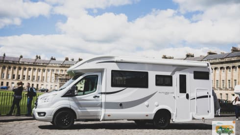 Elena – Luxus-Wohnmobil mit 6 Schlafplätzen