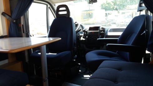 Rent a nice camper, extra's including bike rack
