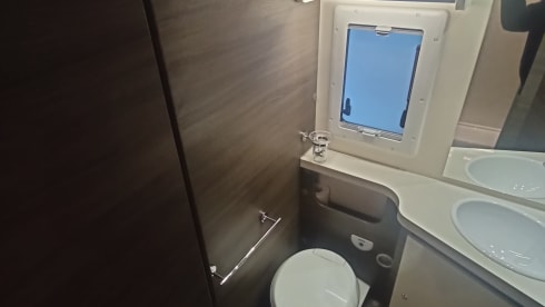 Sasha – New McLouis 4/5 people, semi-integrated 2023