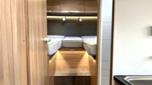 5p Adria Mobil semi-integrated uit 2019 163 PK