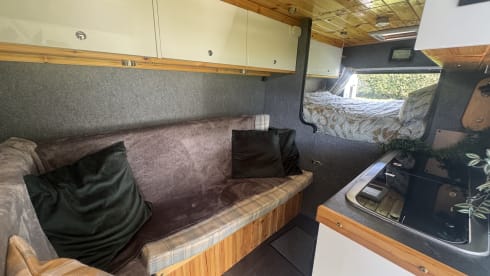 Homely camper 3 berth, 3 seatbelts, fixed bed  – 3 berth Citroën campervan from 2014