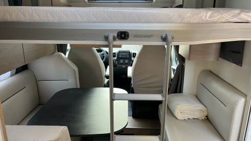 Joa 75T – 5p Bavaria semi-integrated uit 2024