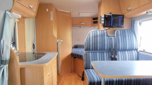 Madelief – Semi-integrated Adria Sport - Bronckhorst Campers