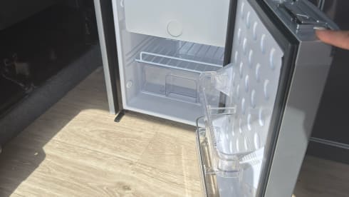 Viv – Vauxhall Vivaro 4 Berth Pop Top