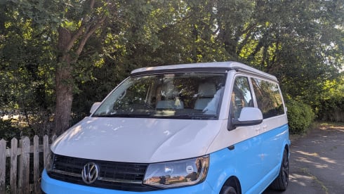 Colin – VW campervan, pop-top 4 berth