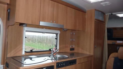 Dethleffs A5881 – Luxury 6-person Dethleffs camper 2x Airco, Navi, bunk bed