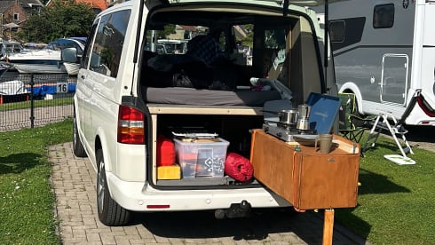 De Witte Panter – 2p Volkswagen campervan from 2004