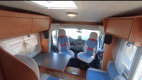 French bed, 130 hp, well-maintained, spacious