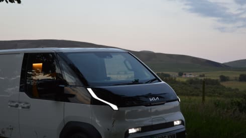 Juniper – Camper ecologico Kia PV5 elettrico su misura a Edimburgo | Ohm Campers