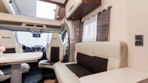 cocoon 463 – 5p Benimar semi-integrated uit 2019