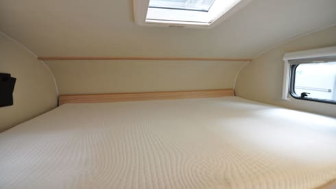 Wonderful, still new Alcove from 2018 with two large beds!