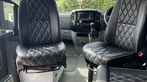 Dignity  – Autobus Volkswagen a 4 posti letto del 2017